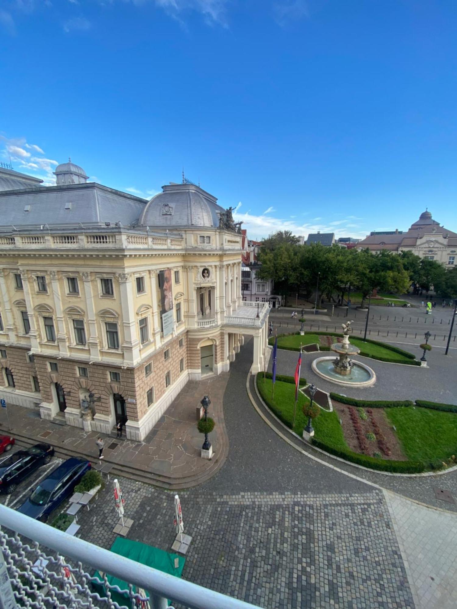 Modern Apartment In Historic City Center Old Town Μπρατισλάβα Εξωτερικό φωτογραφία